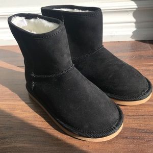 Brand new Old Navy toddler faux suede winter boots
